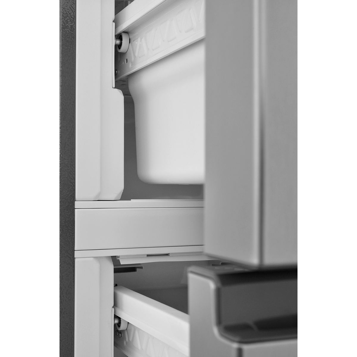 картинка Холодильник French Door ZUGEL ZRFD361X, нерж. сталь