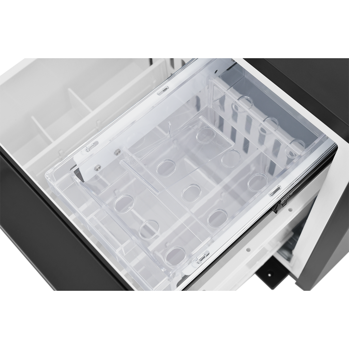 картинка Холодильник мини-бар ZUGEL ZTH84, черный