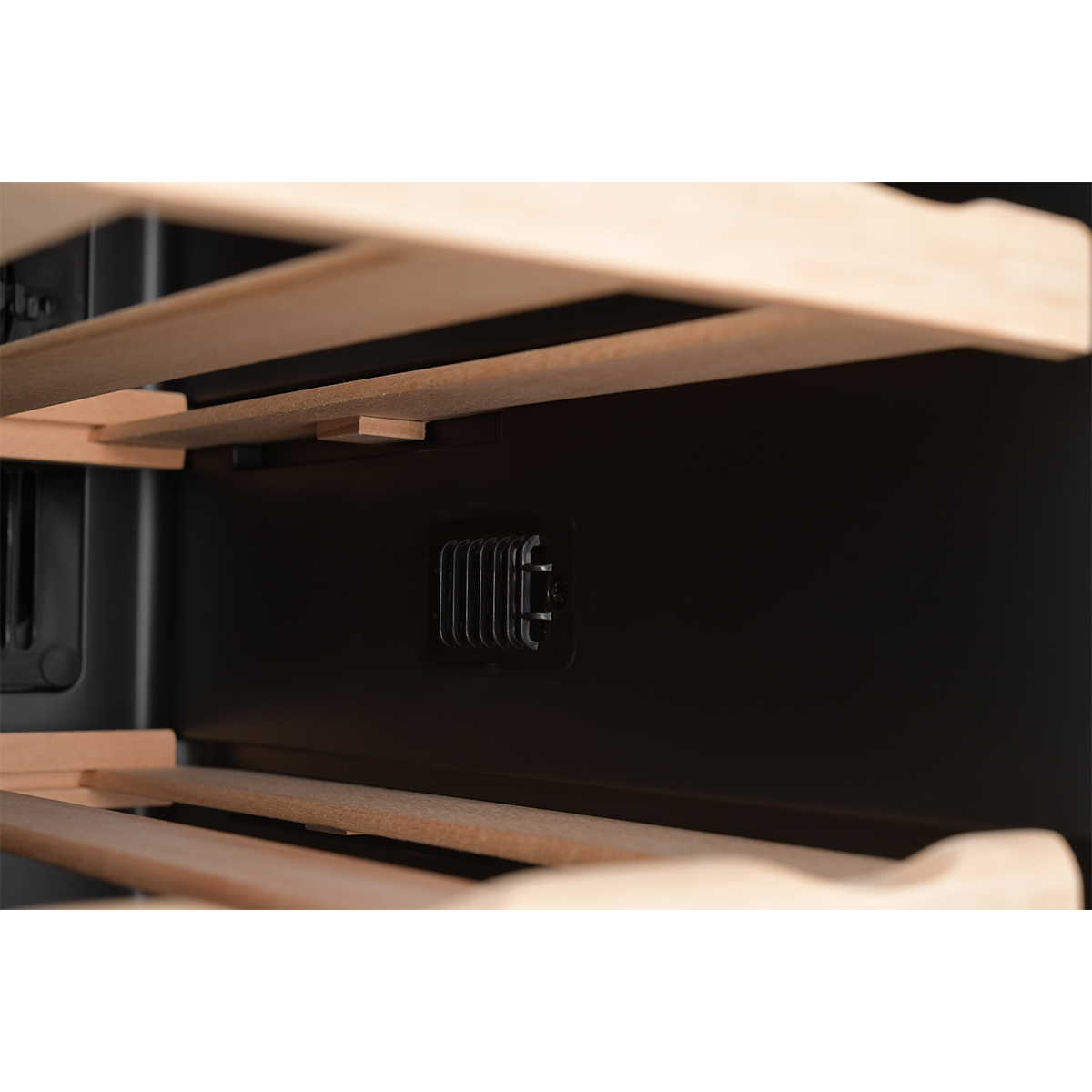 картинка Винный шкаф ZUGEL ZTWF181DB, Dual Zone