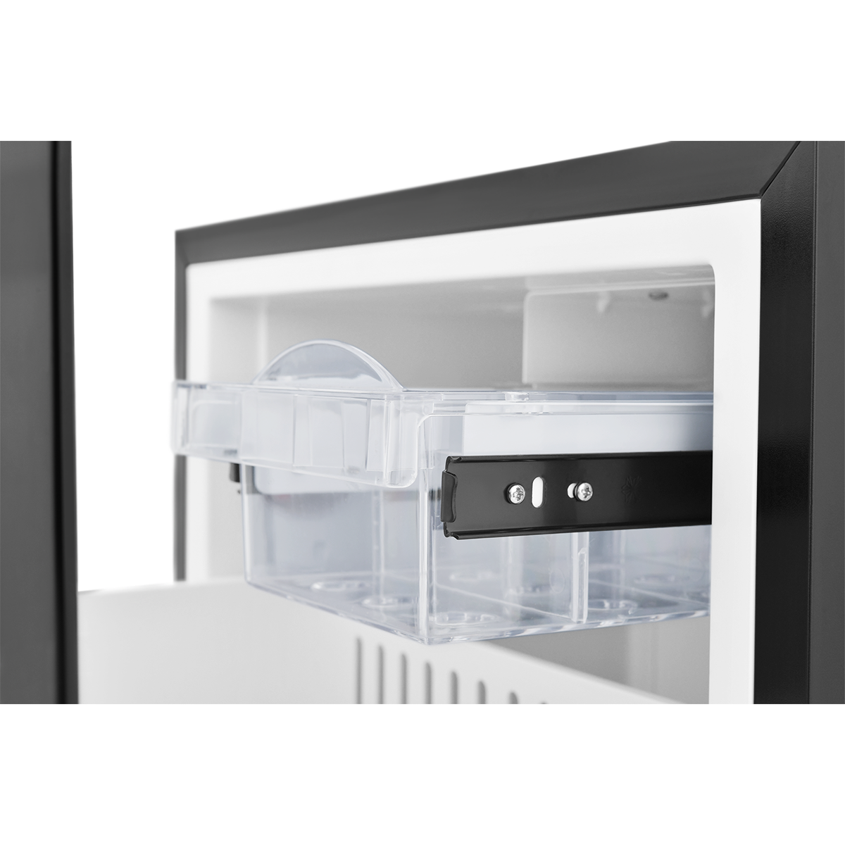 картинка Холодильник мини-бар ZUGEL ZTH84, черный