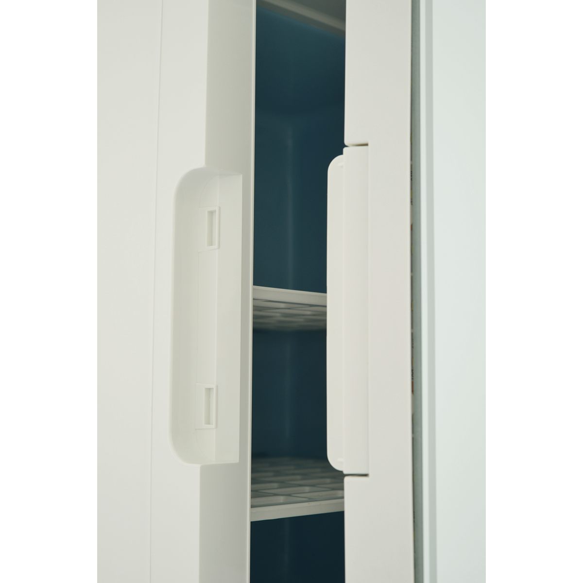 картинка Косметический универсальный холодильник ZUGEL ZCR-003M, зеркальный